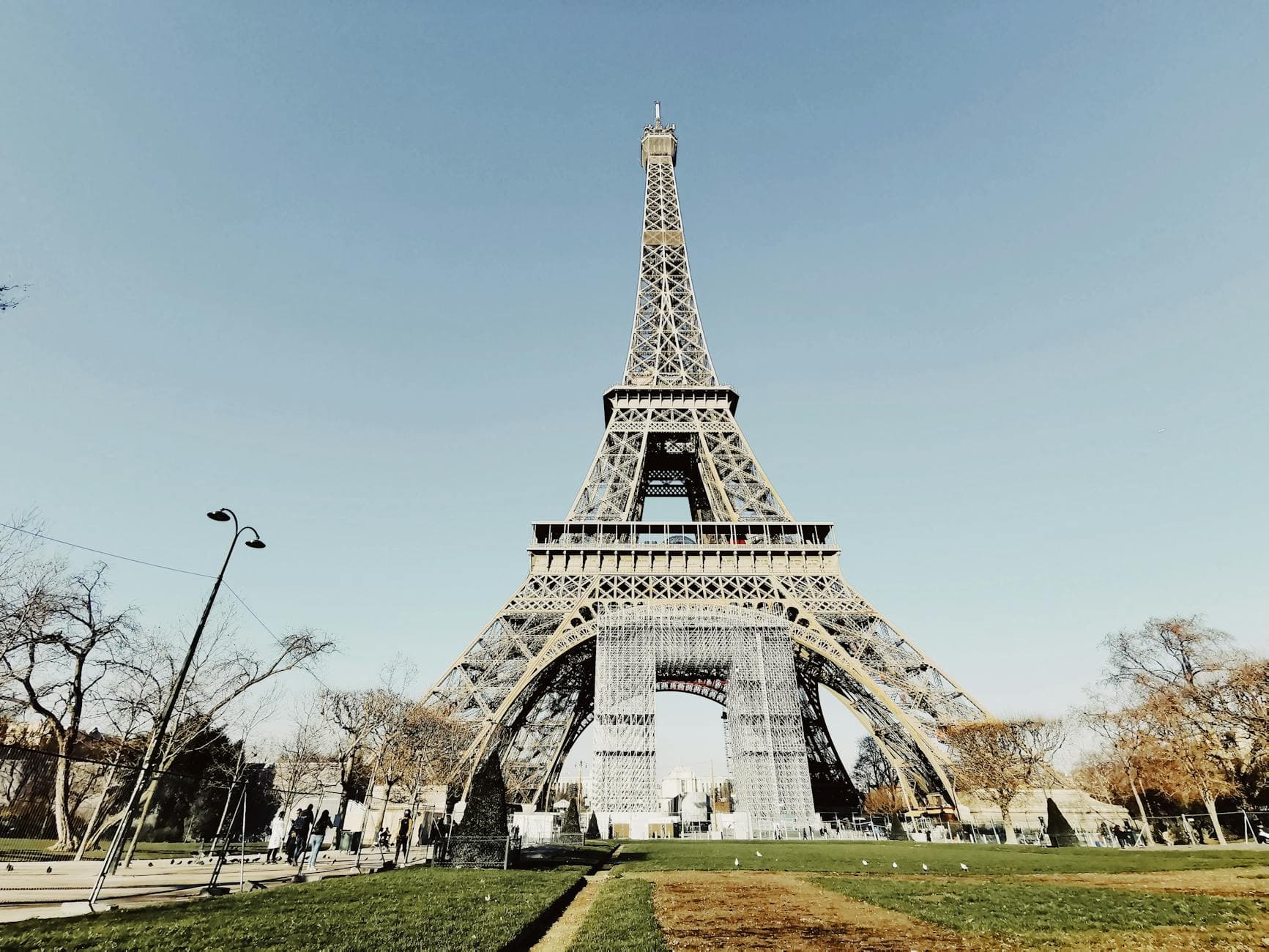 Where to Stay Near the Eiffel Tower on a Budget: A Guide to the Northern Paris Suburbs